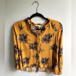 LoveRiche Women’s Size Medium Flowy Yellow Floral Cropped Blouse Covered Buttons